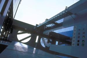 大切なバイクの保管に最適なコンテナを