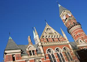 東京駅でテレワーク。個室もえらべる。